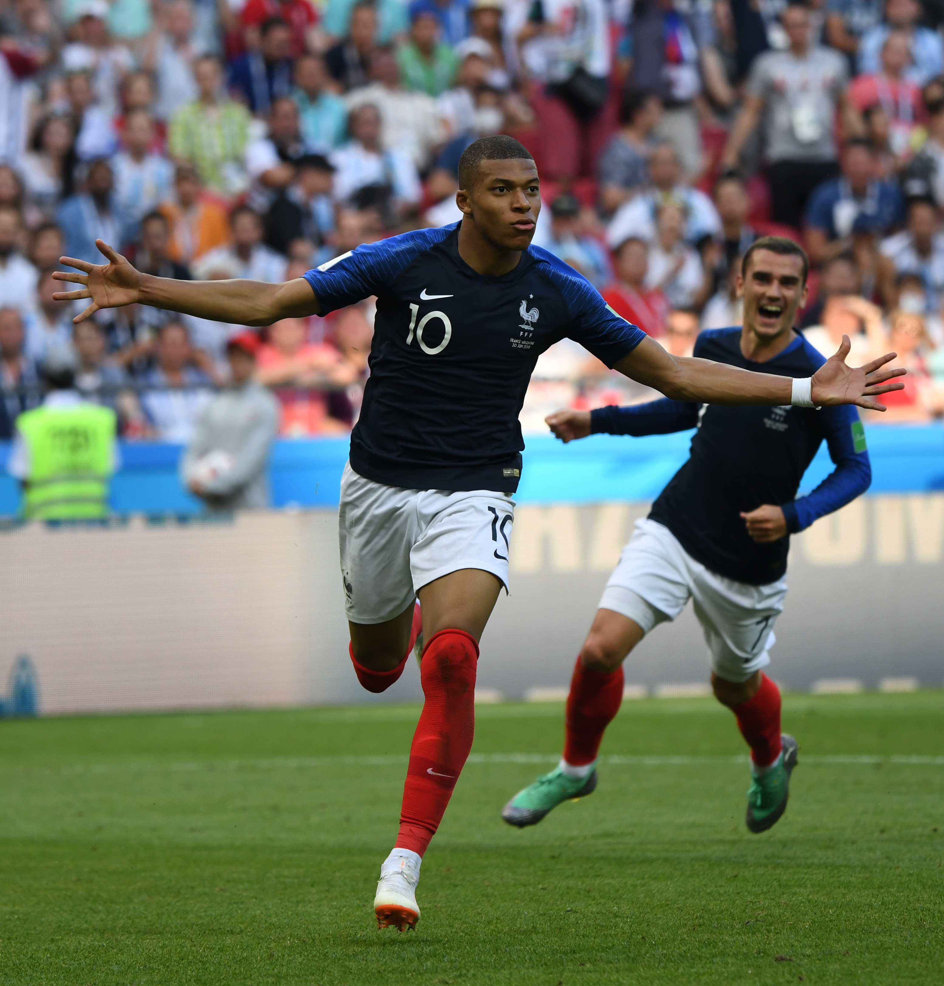 铁卫主场首球比肩C罗，曼联1-1西汉姆联，反超利物浦升英超第八