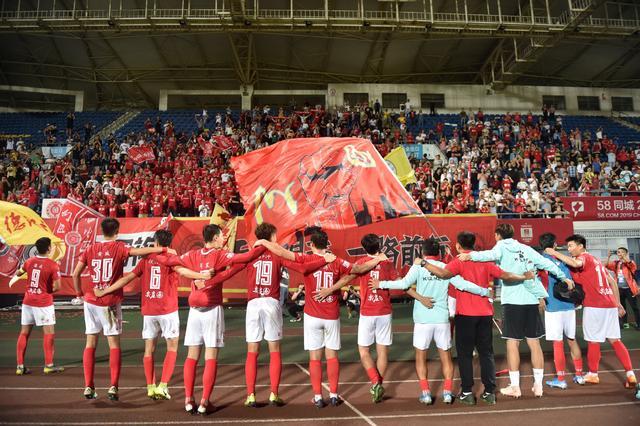 父亲：圣地亚哥从未讨论过离开的可能性，他在米兰很开心