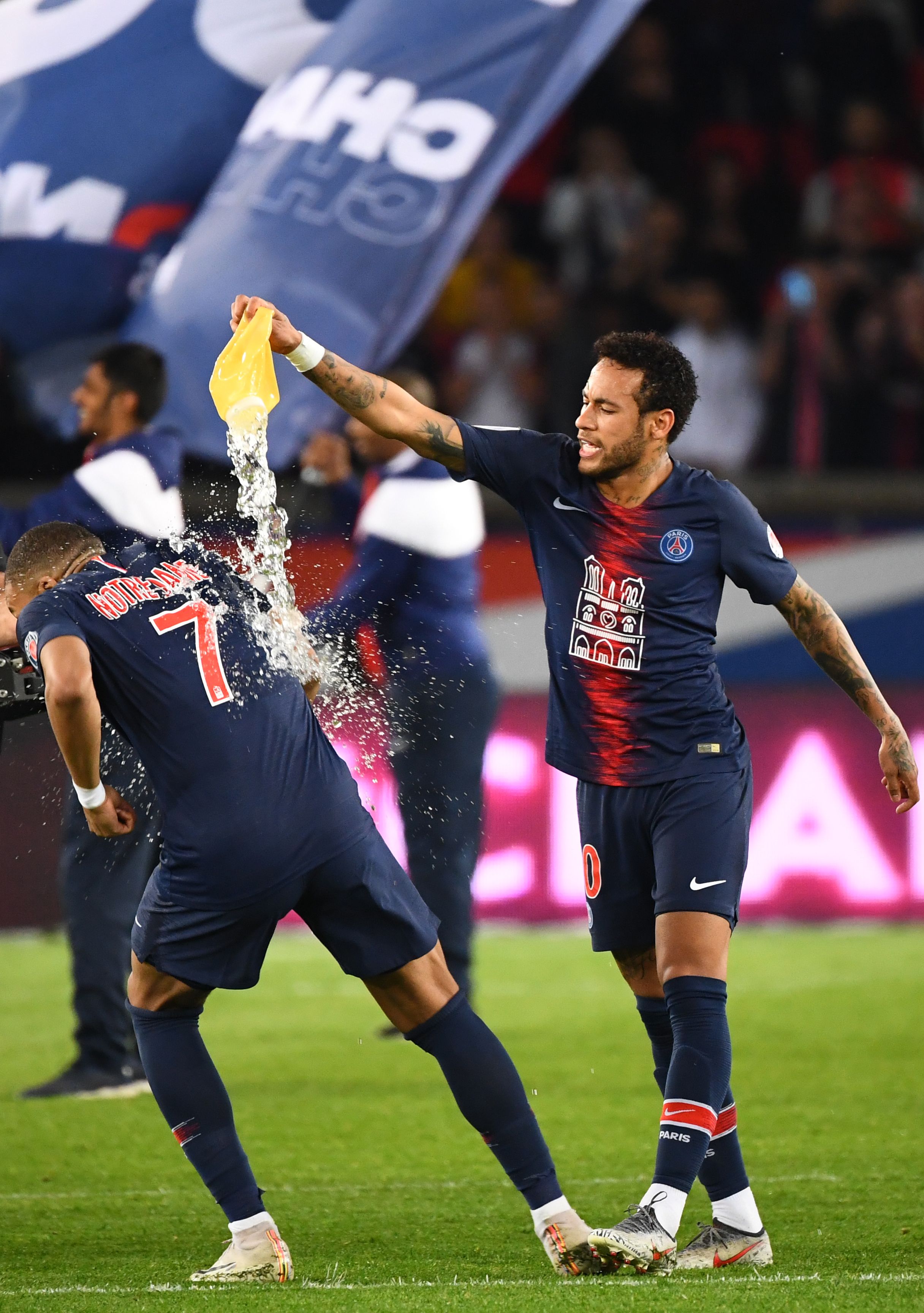 要离队？辽宁铁人外援姆本扎转发关于自己的转会传闻