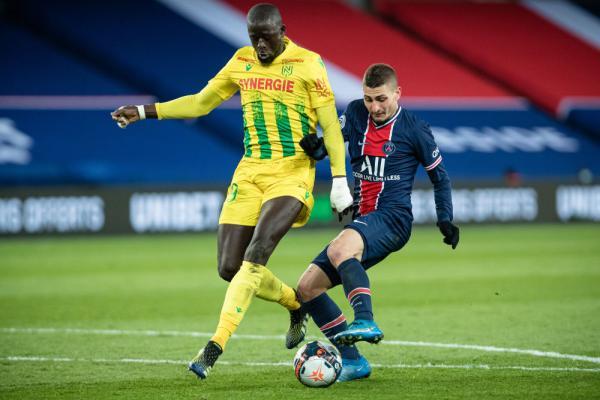 篮球湖人球员训练中展现惊人弹跳