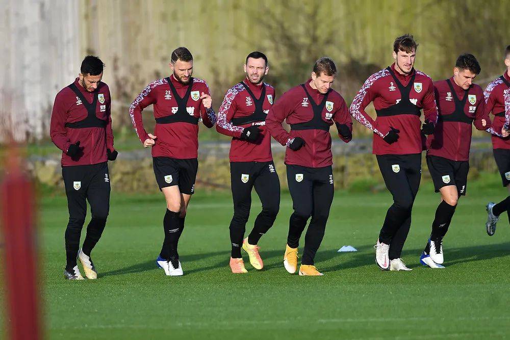 韩鹏：不可能让依木兰和陈泽仕踢全场，再受伤会影响国青集训